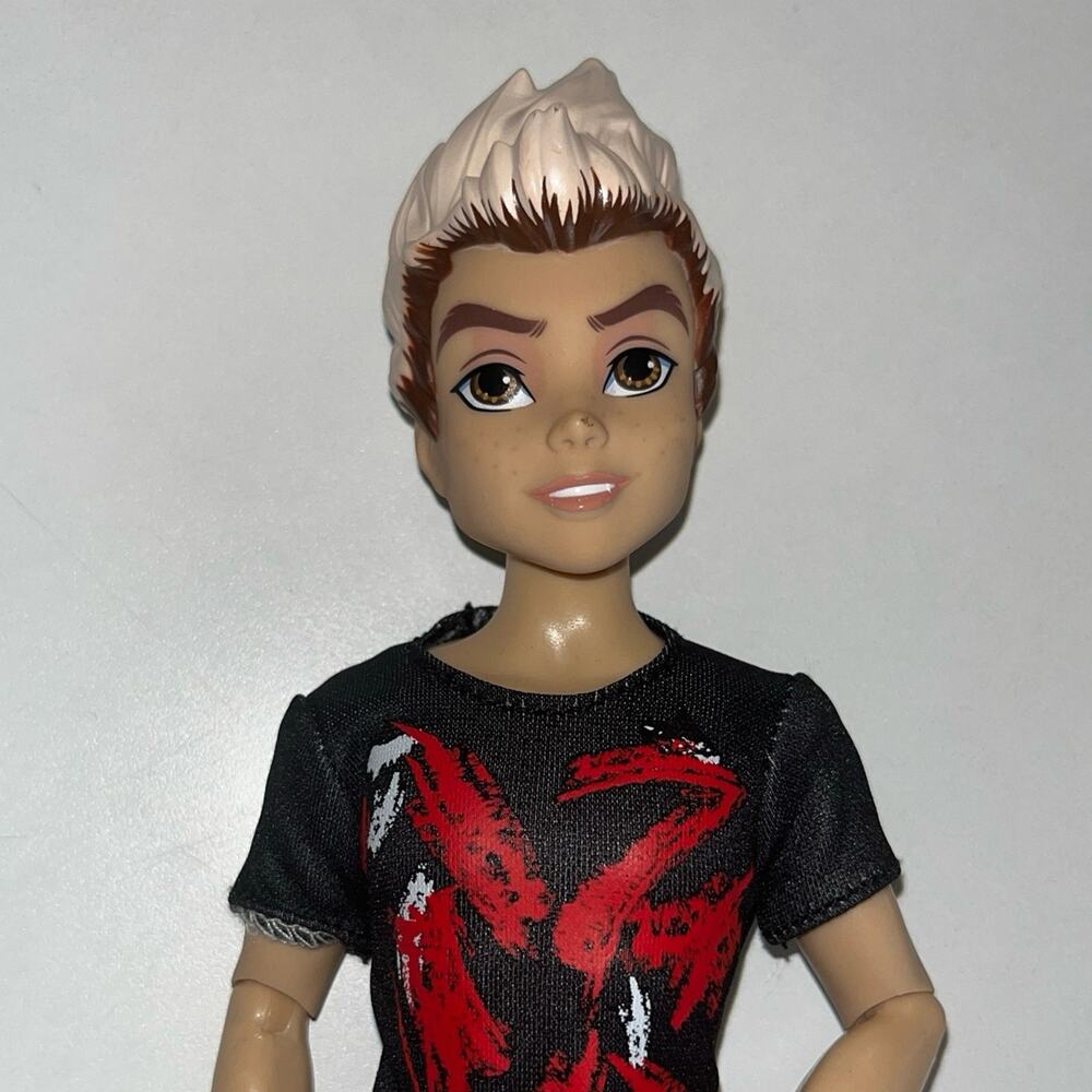 Disney Descendants Isle of the Lost Carlos De Vil Cameron Boyce Fashion Doll (F)